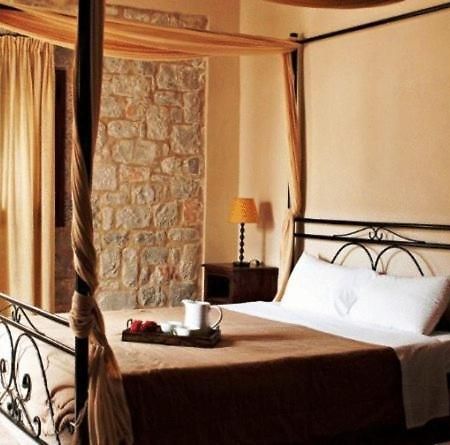 Vlyhada Guesthouse Pyrgos Dirou ภายนอก รูปภาพ