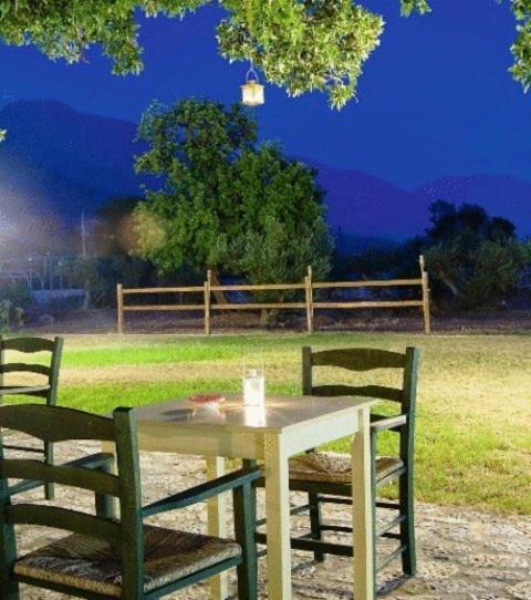 Vlyhada Guesthouse Pyrgos Dirou ภายนอก รูปภาพ