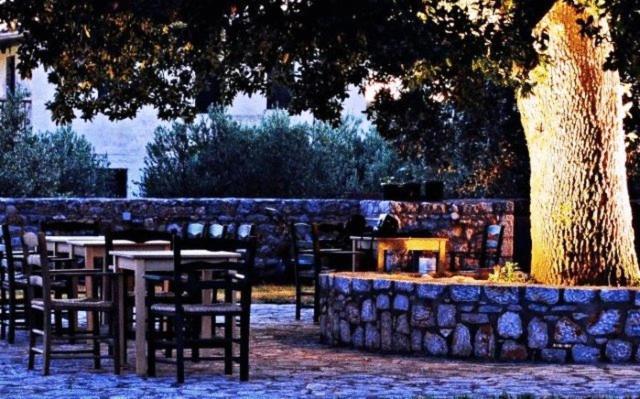 Vlyhada Guesthouse Pyrgos Dirou ภายนอก รูปภาพ