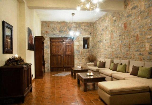 Vlyhada Guesthouse Pyrgos Dirou ภายนอก รูปภาพ