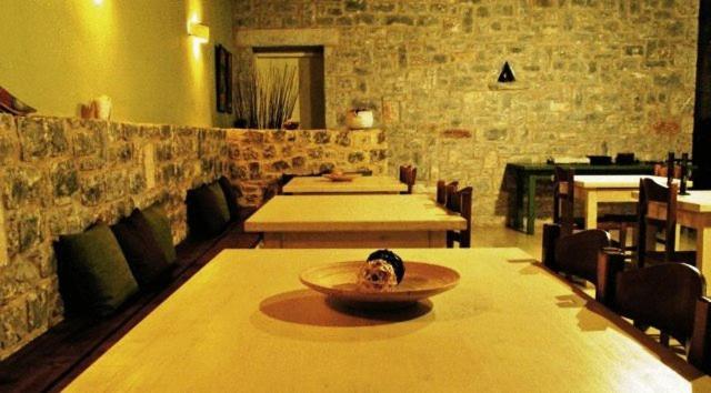 Vlyhada Guesthouse Pyrgos Dirou ภายนอก รูปภาพ