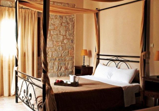 Vlyhada Guesthouse Pyrgos Dirou ภายนอก รูปภาพ